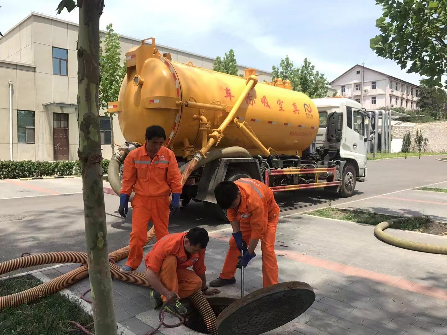象湖化粪池清理与5-8吨吸粪车施工效率分析